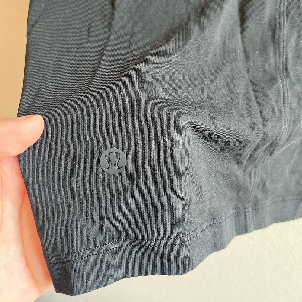 lululemon athletica Black Crescent Tee Short Sleeve Twist Front Activewear Sz 2 - Picture 6 of 6